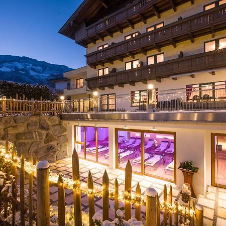 Hotel Landhaus Zillertal Fuegen Exterior photo