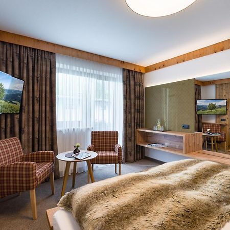 Hotel Landhaus Zillertal Fuegen Exterior photo