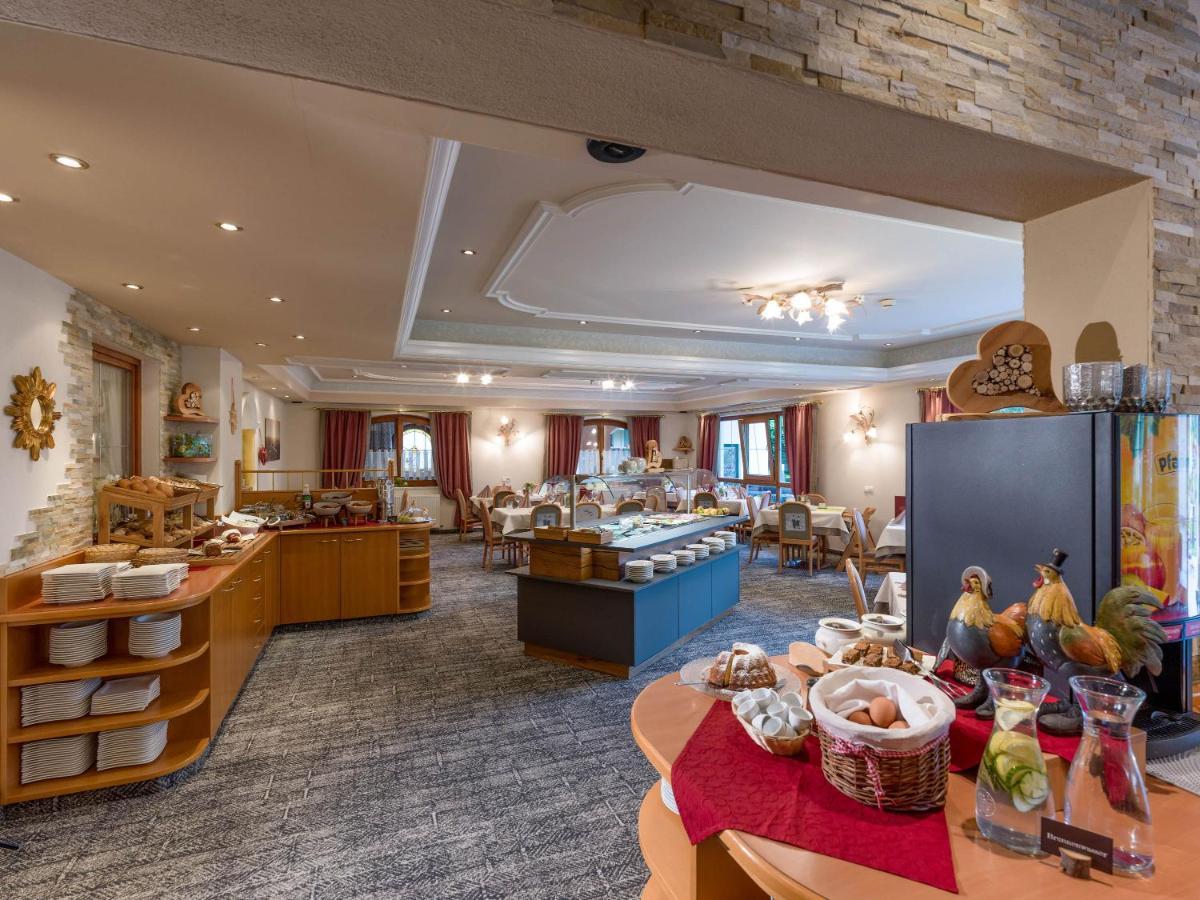 Hotel Landhaus Zillertal Fuegen Exterior photo