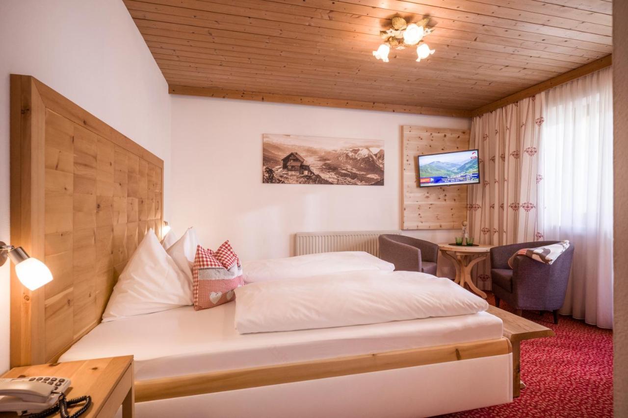 Hotel Landhaus Zillertal Fuegen Exterior photo