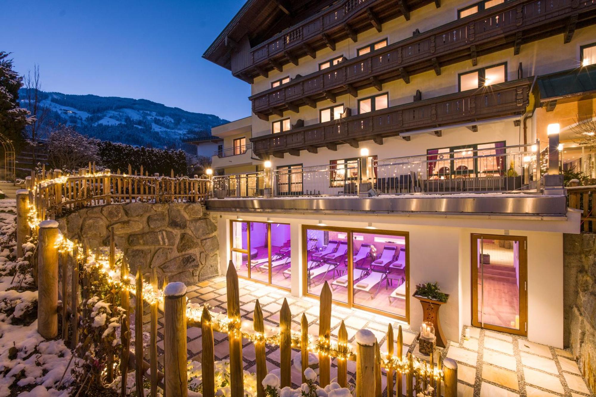 Hotel Landhaus Zillertal Fuegen Exterior photo