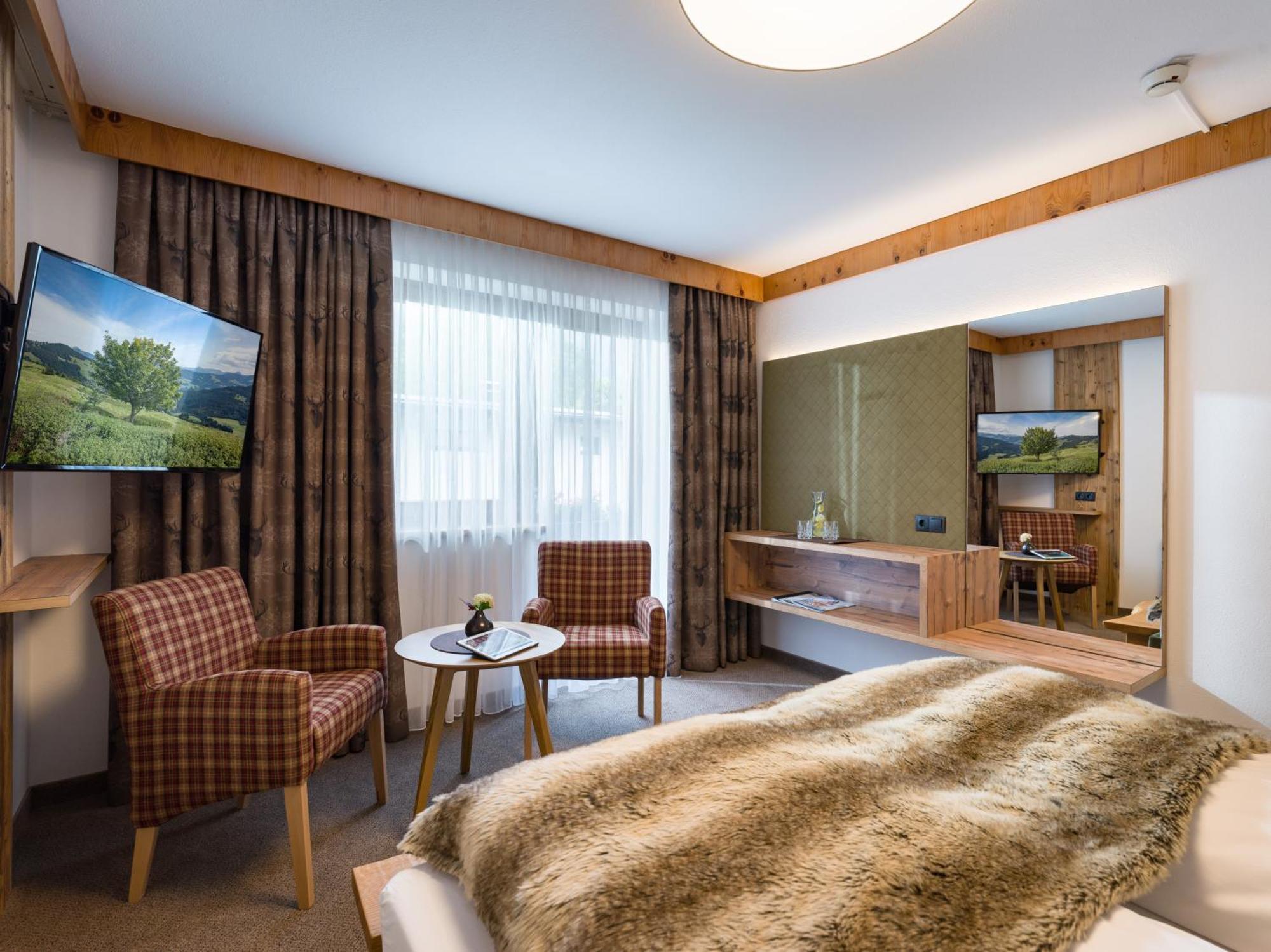 Hotel Landhaus Zillertal Fuegen Exterior photo