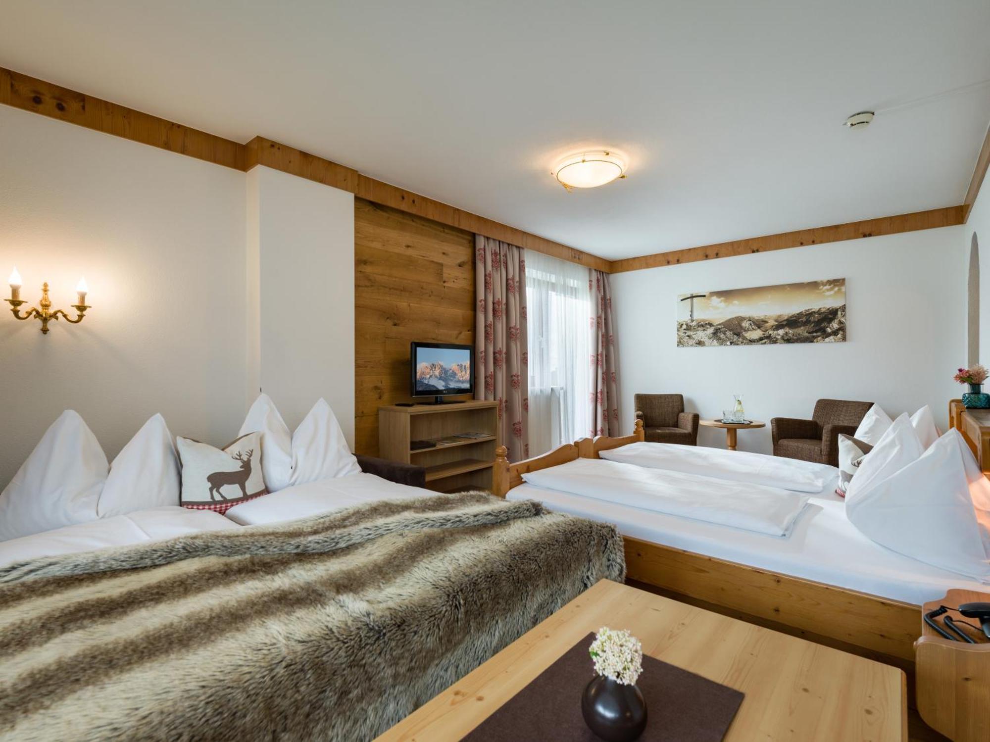 Hotel Landhaus Zillertal Fuegen Exterior photo