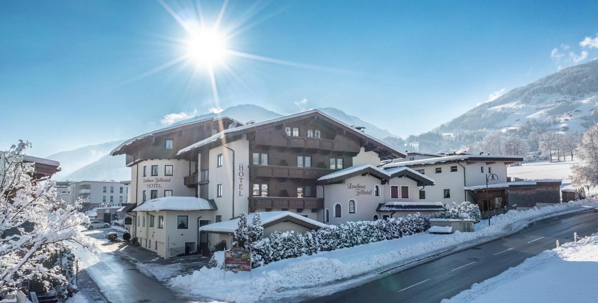 Hotel Landhaus Zillertal Fuegen Exterior photo
