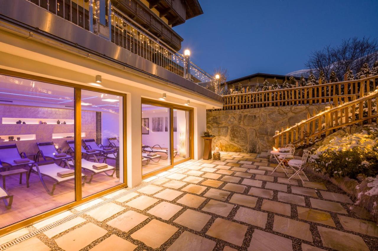 Hotel Landhaus Zillertal Fuegen Exterior photo