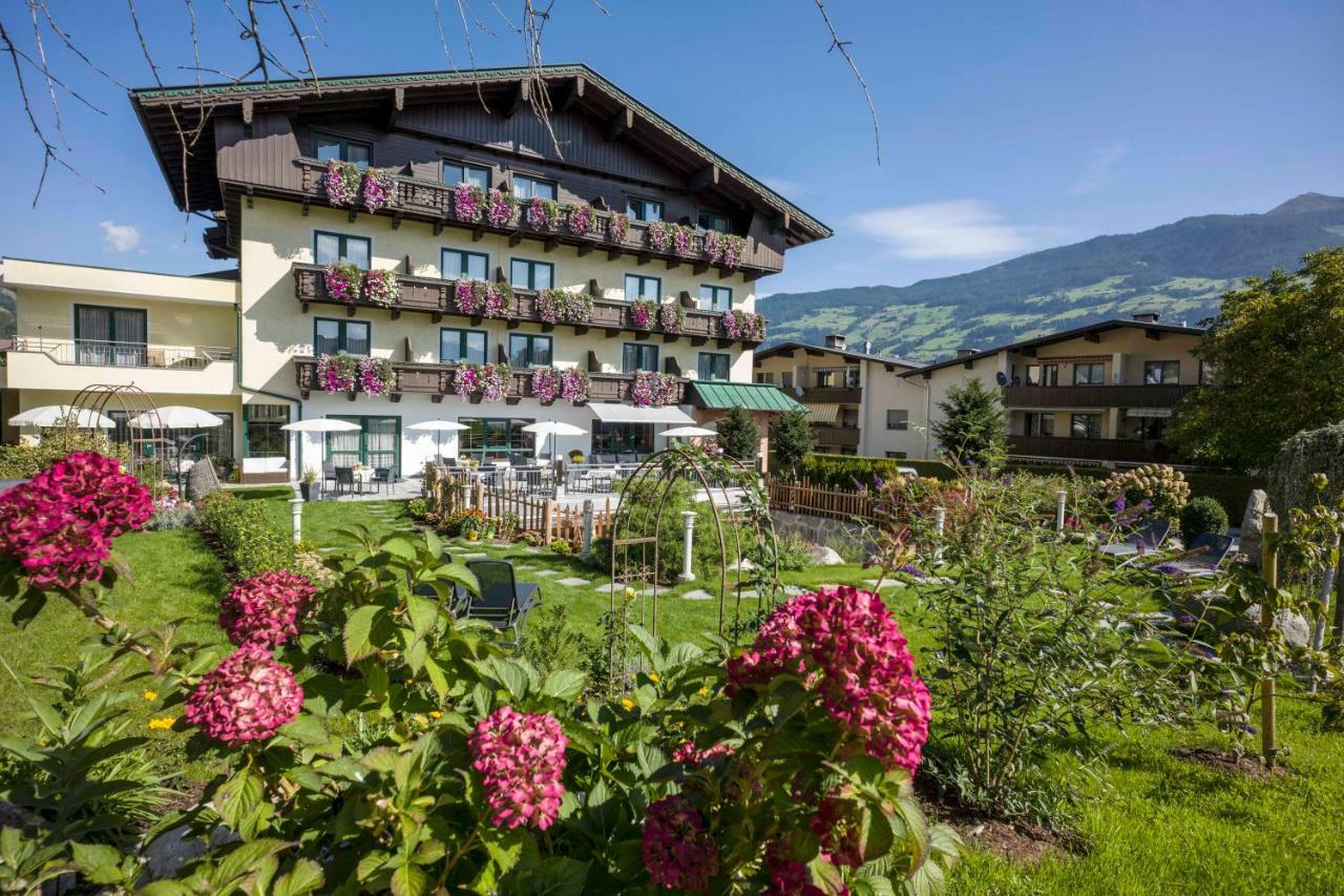 Hotel Landhaus Zillertal Fuegen Exterior photo